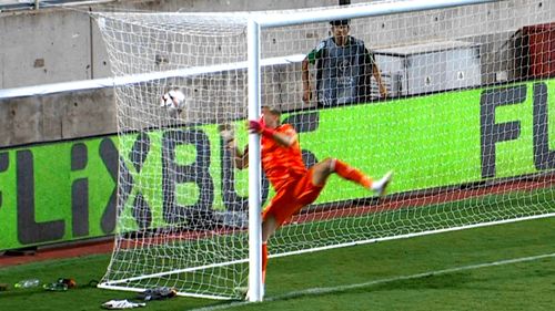 Ghinion cât casa! Ionuț Radu, învins de Florin Tănase în Europa League după un gol de la 20 de metri în minutul 88: ce notă a primit portarul român!