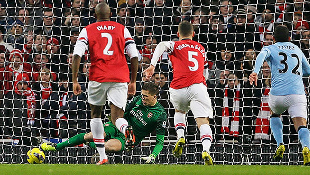 FOTO EPIC:** Ce făcea o doamnă, fan al lui Arsenal, în timp ce "tunarii" pierdeau acasă cu City, după 38 de ani