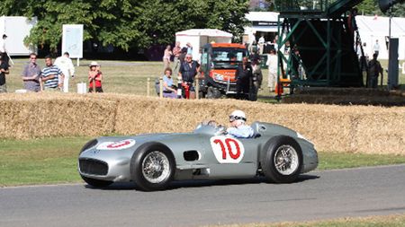 Un model vintage de curse a devenit cel mai scump automobil vândut vreodată în lume