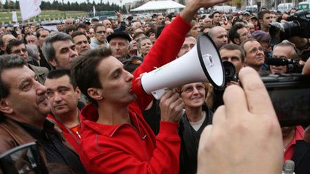 Mircea Badea îi invită pe "smardoi" la o bătaie în stradă: "Hai să facem lupte!"