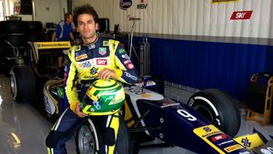 Pilotul Felipe Nasr va concura pentru echipa Sauber în sezonul 2015 din Formula 1
