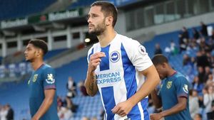 Florin Andone se întoarce la Brighton! Însă antrenorul nu crede că se va putea baza pe atacantul român prea curând: „Lucrăm cu el pentru a-l readuce pe teren!”