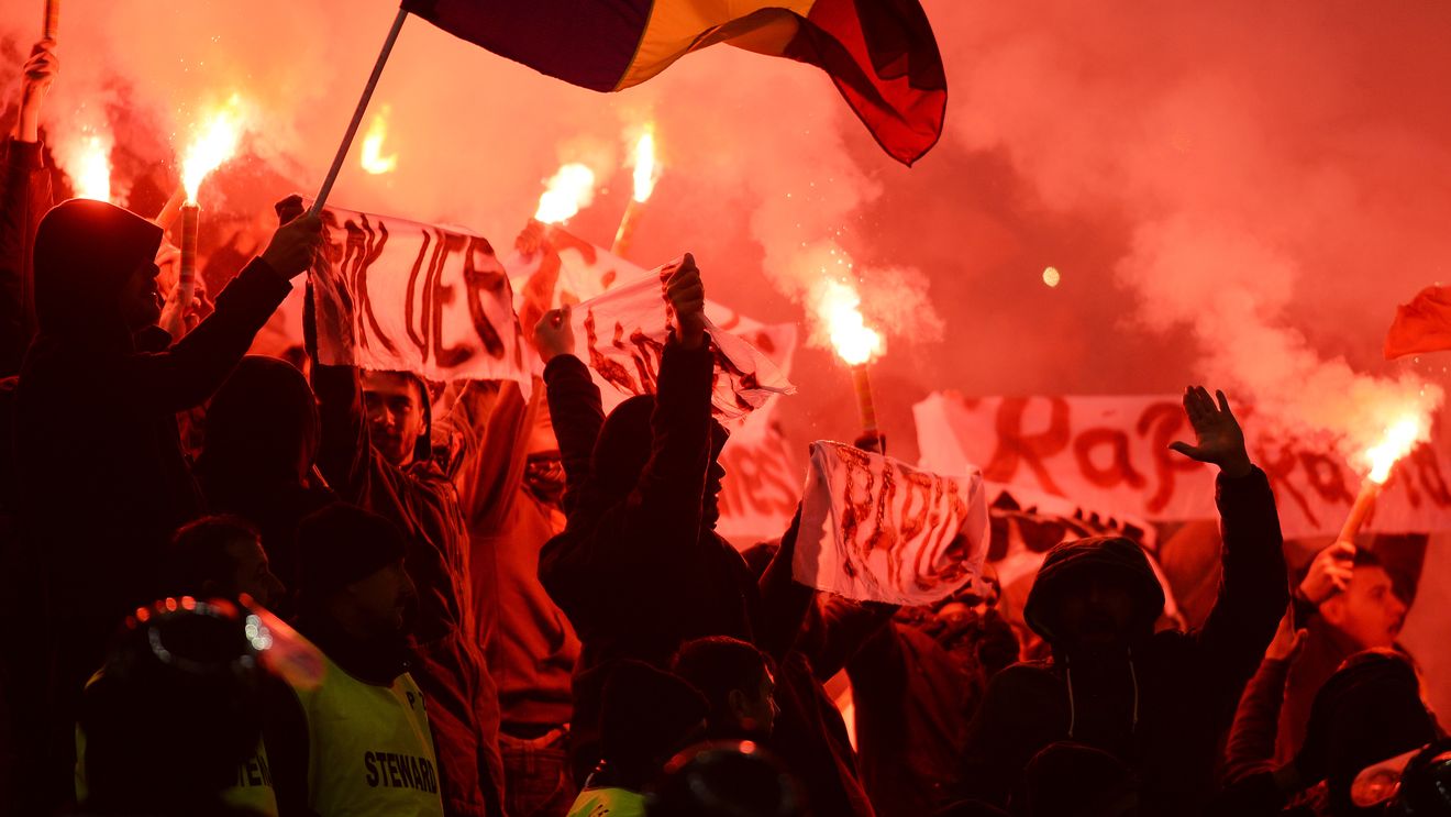 FRF vs suporteri! Federația îi dă în judecată pe fanii care au produs incidente la partida cu Polonia