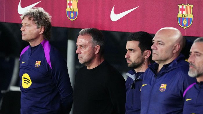 Cum a reacționat Hansi Flick când zeci de mii de oameni au ținut un moment de reculegere pentru tatăl lui în Barcelona – Real Madrid