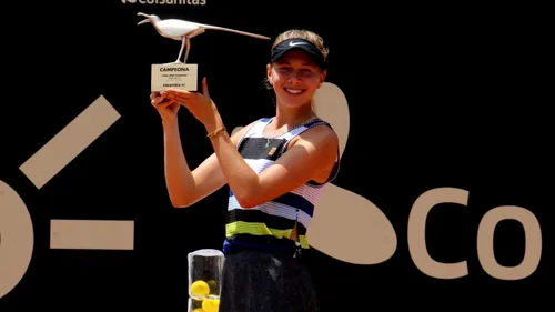 A jucat pe zgură după aproape doi ani și a luat trofeul. Săptămână de vis pentru Amanda Anisimova, încoronată campioană la doar 17 ani. În aceeași săptămână, Jaqueline Cristian, 20 ani, a câștigat un turneu W25. 