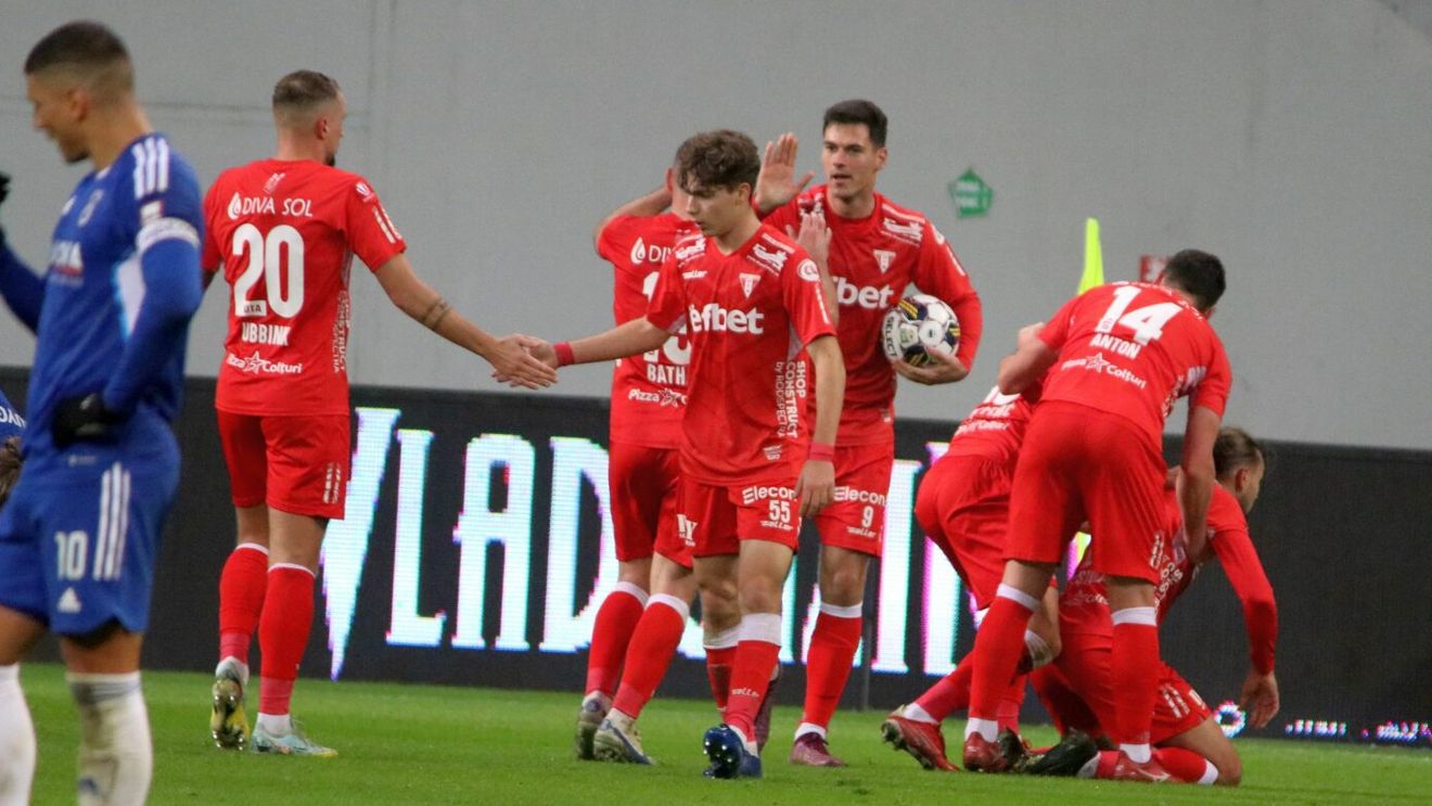 Semne de întrebare după meciul dintre FC U Craiova și UTA Arad: „Te întrebi dacă echipa e atât de bună încât își permite să îi țină rezervă pe cei doi!”