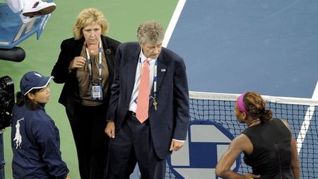 Serena Willams, amendată cu 10.500 de dolari pentru comportament nesportiv
