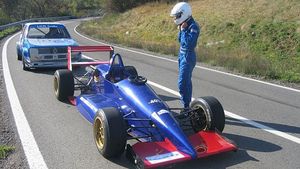 Porsche de 800 de cai și mașini clasice de cursă la Trofeul Teliu