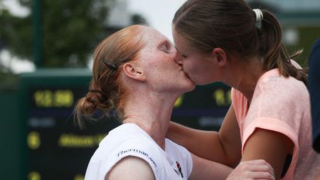 Nu s-au ascuns! Van Uytvanck și Greet Minnen au vorbit cu jurnaliștii britanici despre relația lor: "Suntem foarte fericite împreună!"
