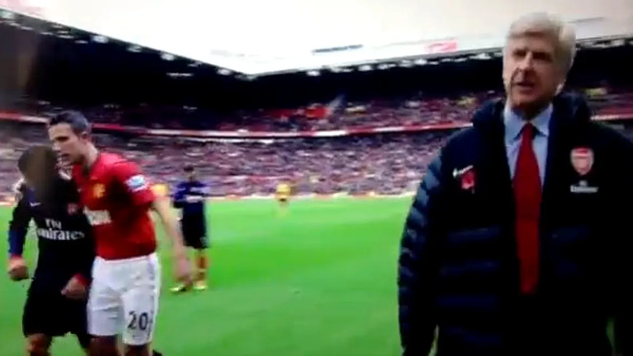 VIDEO Încă un gest de trădare chiar sub ochii lui Wenger!** Van Persie și-a umilit involuntar un fost coleg: 