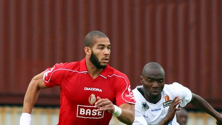 Atenție, Cornel Dinu!** "Maimuța" Onyewu l-a dat în judecată pe Van Damme