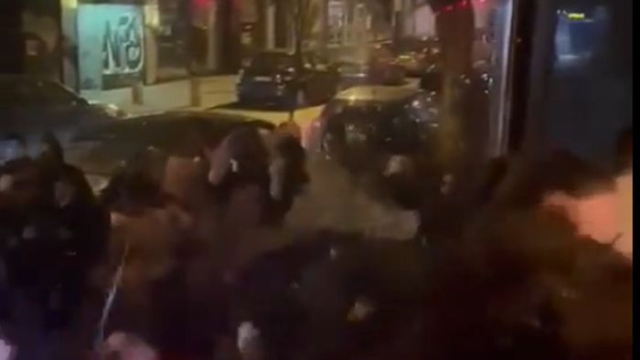 Scene de groază înainte de Steaua Roșie - Manchester City! Ultrașii sârbi i-au atacat pe „cetățeni” într-un bar. VIDEO