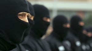 U Cluj a transferat gratuit 15 jucători către Petrolul!** Cum își motivează procurorii "razia" de astăzi