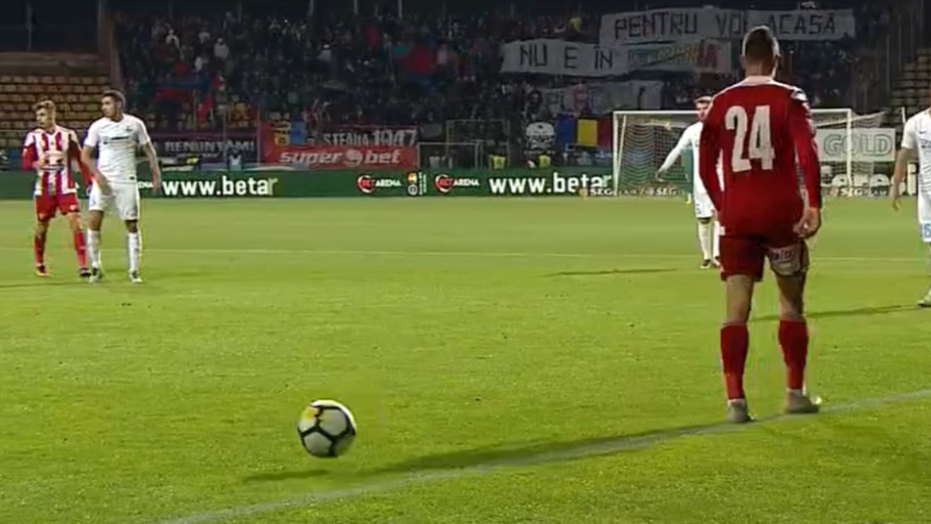 S-au inflamat spiritele la Brașov. FOTO | Crainicul stadionului a anunțat echipa lui Sepsi în limba maghiară, fanii FCSB-ului au reacționat imediat: "Pentru voi 'acasă' nu e România!" Răspunsul gazdelor