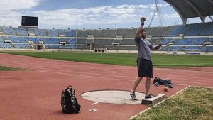 Uriașul cu bila de argint reintră în circuit! Vicecampionul olimpic de tineret din 2014, Rareș Toader, va putea concura din nou după ce WADA i-a redus suspendarea cu un an. "Va fi cel mai bine clasat atlet român la Tokio", spun specialiștii
