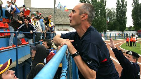 Demis...prin poștă