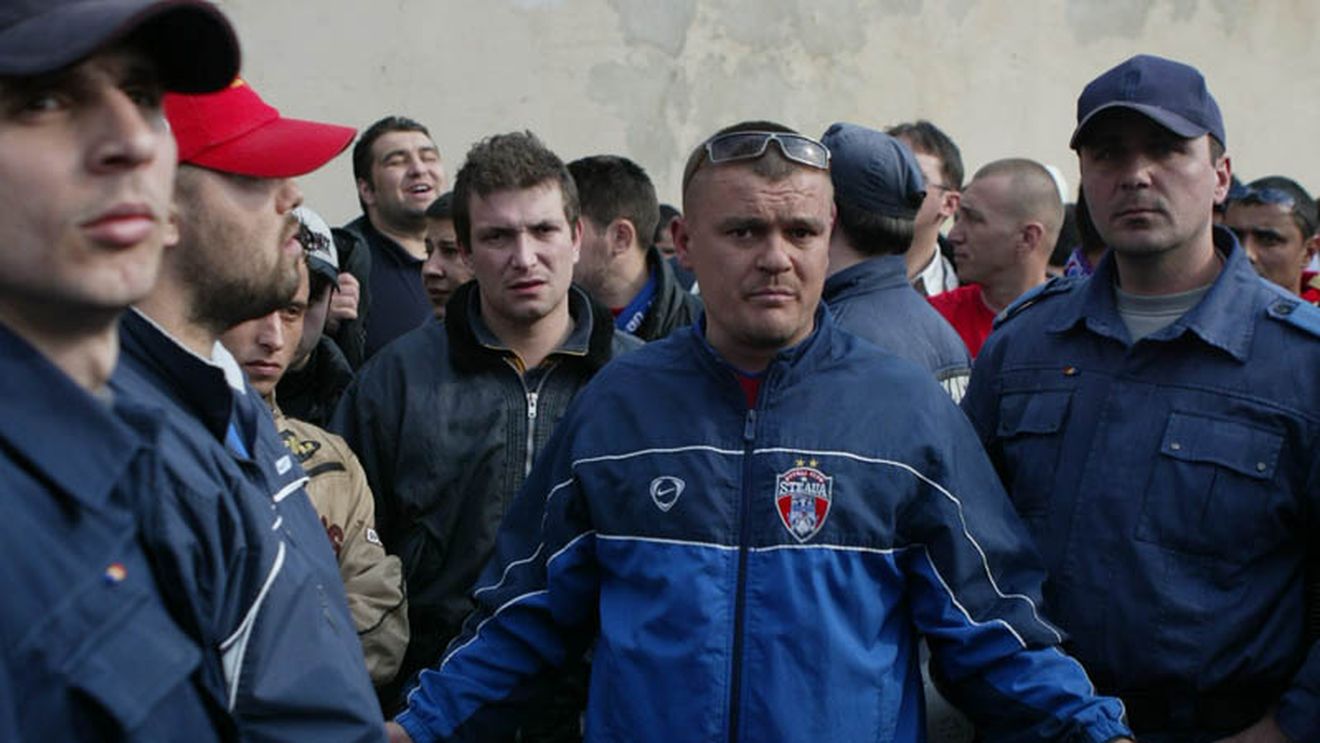 Întâlnire a galeriei steliste după arestarea lui Becali