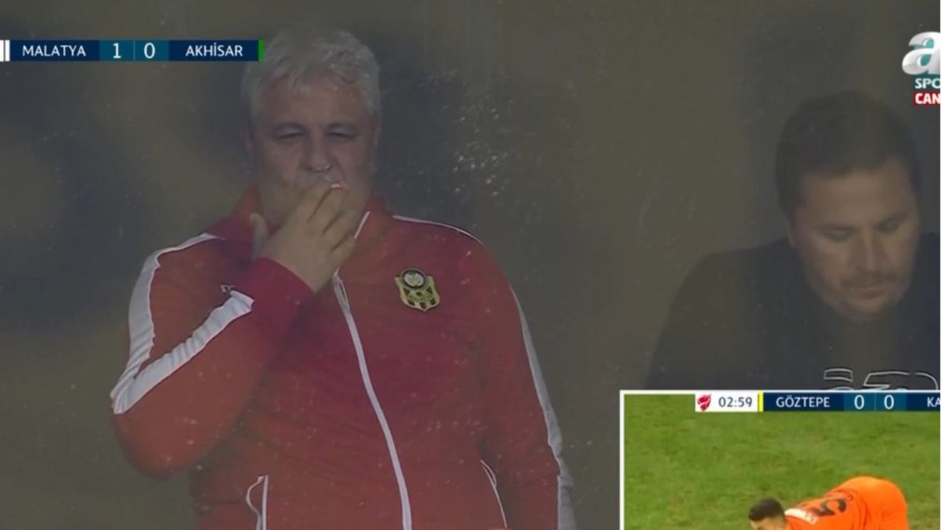 Marius Șumudică, stresat la maximum în Turcia! Gestul la care a recurs antrenorul român și care i-a intrigat pe turci: „Regele fumatului” | VIDEO