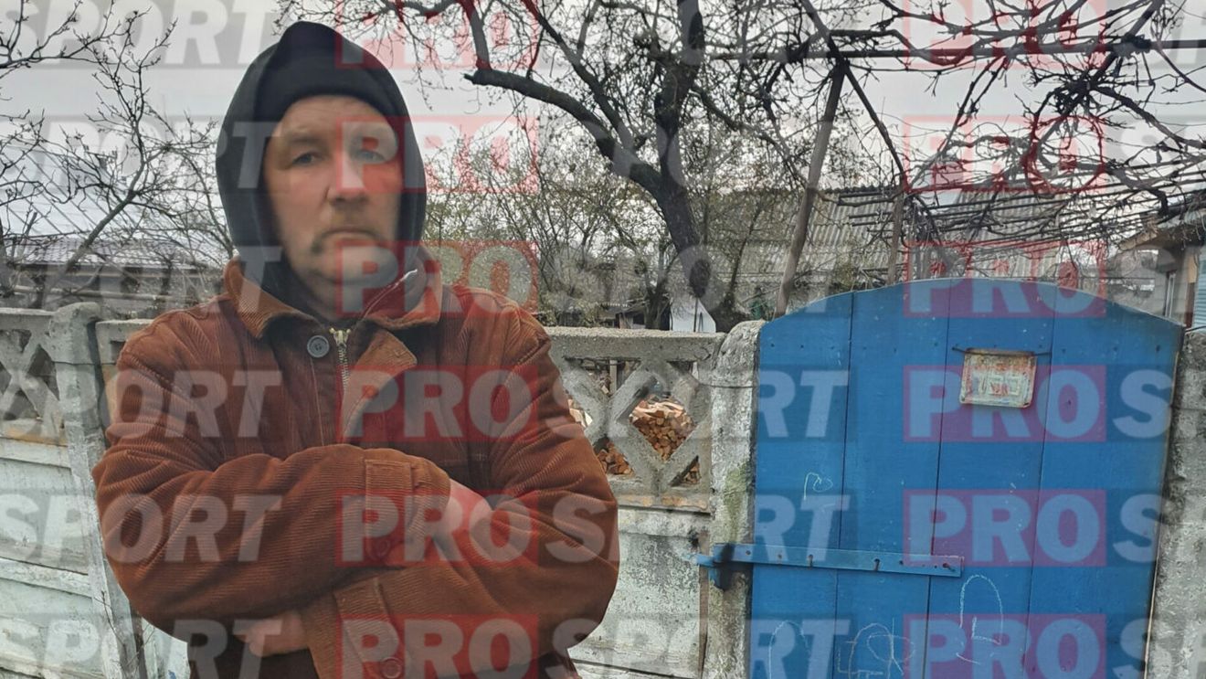 Mărturia terifiantă a fundașului distrus de Marius Lăcătuș în urmă cu 24 de ani. „Trăiesc de pe o zi pe alta. Nu mă mai interesează nimic în afară să am grijă de mama. Toți ajungem în pământ”. Vasile Ardeleanu s-a resemnat în sărăcie într-un sat de lângă Bacău | VIDEO și FOTO EXCLUSIV