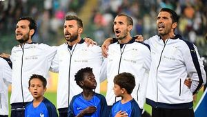 De asta Buffon e considerat o legendă! VIDEO | Gestul făcut de "Gigi" în timpul meciului Italia - Franța a intrat direct în istoria fotbalului. Cum a "reperat" un moment deplasat oferit de propriii fani