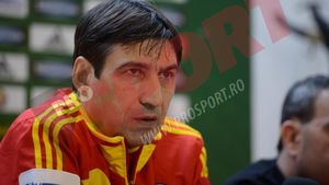 "Șansele sunt egale! Cine va câștiga, va lua o opțiune serioasă pentru ocuparea locului doi!"** Pe cine se bazează Pițurcă pentru postul de fundaș dreapta