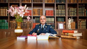 Talpan dezlănțuit: juristul care l-a zdrobit pe Becali a dat în judecată Armata. Când dă ochii în instanță cu colegii de la MApN