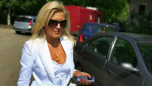 Așa s-a îndrăgostit Ilie Stan de Elena Udrea! Tehnicianul a dezvăluit povestea fabuloasă: „Ea era la facultate în București, eu jucam la Steaua” | GALERIE FOTO