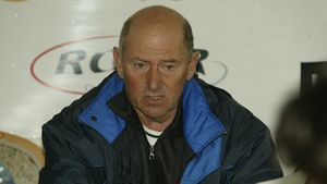 Sdrobiș: " Steaua si Dinamo spală banii cu vedetele"