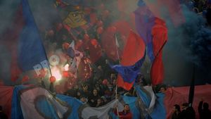 Victorioși pe teren, umiliți în tribune. Banner-ul afișat de "câini" în mijlocul peluzei Stelei | FOTO