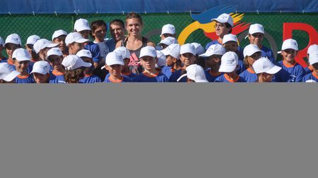 VIDEO | Întrebare și răspuns pentru Simona Halep: "De ce ai pierdut la US Open? Nu știi? Nici eu nu știu!". Numărul 2 mondial din WTA și Ion Țiriac au schimbat azi câteva mingi la inaugurarea a două terenuri de tenis