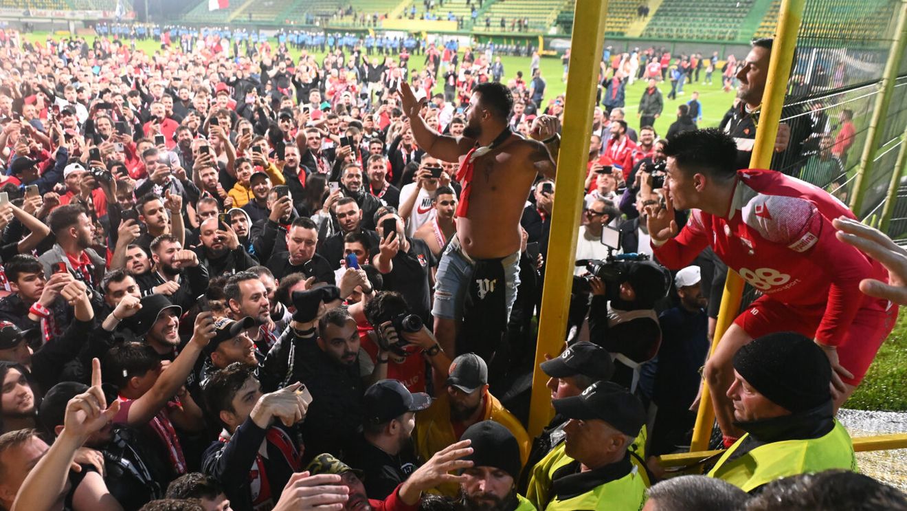 La Dinamo a început mobilizarea, după revenirea în Superliga: în numai patru ore, fanii au cumpărat mai multe abonamente decât în tot sezonul trecut!