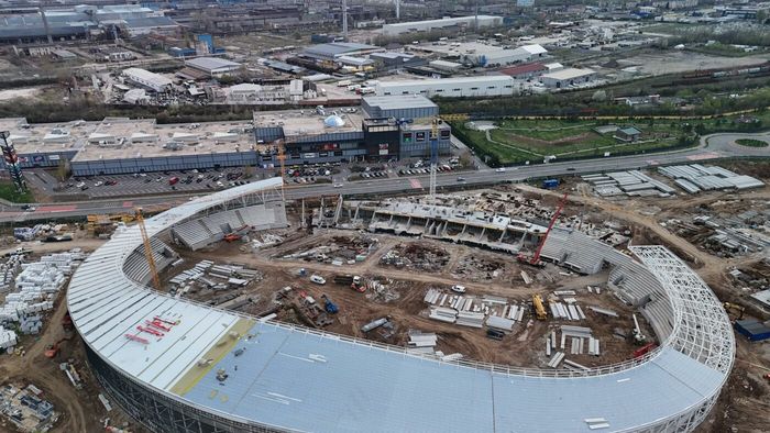 Anomalia dintr-un oraș istoric al României. Stadion nou de 55.000.000 de euro lângă stadion nou de 16.000.000 de euro: „A îngropat banii românilor”