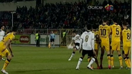 VIDEO El este cel mai demn urmaș al "lunetistului" Niculescu!** Are 8 goluri până acum și o precizie criminală: încă o reușită perfectă