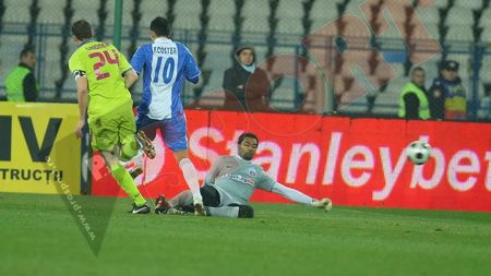 "Îi facem statuie lui Szekely**, e foarte 'talentos'!"