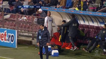 VIDEO | Ce îi spune, de fapt, Alibec lui Dică în momentul schimbării din jocul cu CFR Cluj. De ce ar putea avea dreptate atacantul FCSB-ului

