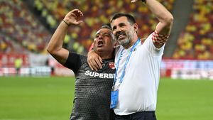 Transferurile care ar transforma-o pe Dinamo în pretendentă la titlu: „Atacant, un mijlocaș cum e Keita de la Rapid și încă o soluție în defensivă”