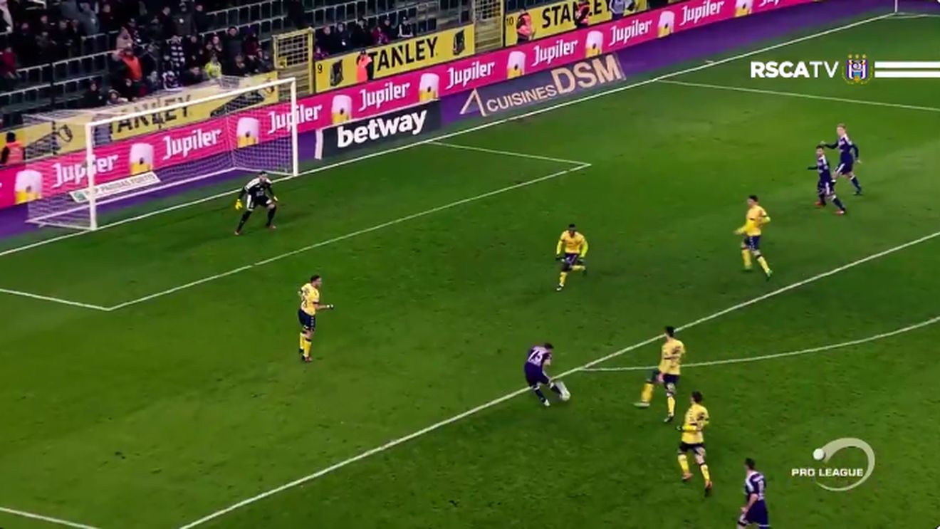 Vestea care-l impulsionează pe Stanciu în Belgia! Românul nu trece prin cea mai bună perioadă, dar "înscrie" la impresia artistică. Golul românului, votat cel mai frumos al lunii | VIDEO