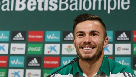 Fază controversată în Betis - Valencia. Alin Toșca, lovit intenționat de Nani. Reacția antrenorului lui Betis