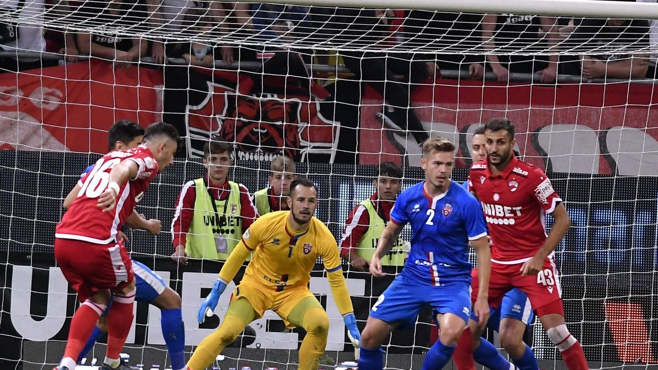 Craiova forțează transferul unui jucător din play-off! Fundașul i-a refuzat pe olteni în urmă cu un an