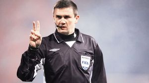 Meciul Poli - Steaua, arbitrat de Cristian Balaj