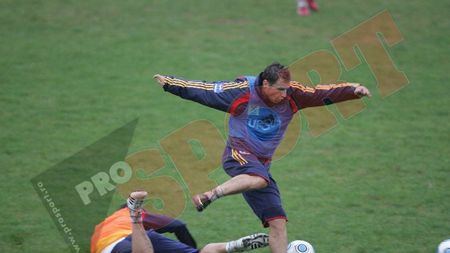 FOTO **Tricolorii s-au antrenat azi! Vezi ce le-a pregătit Lucescu!