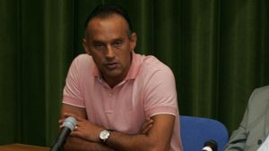 "Legea lui Dragomir are imperfecțiuni! Nu cu bătaia se suprimă violența!"