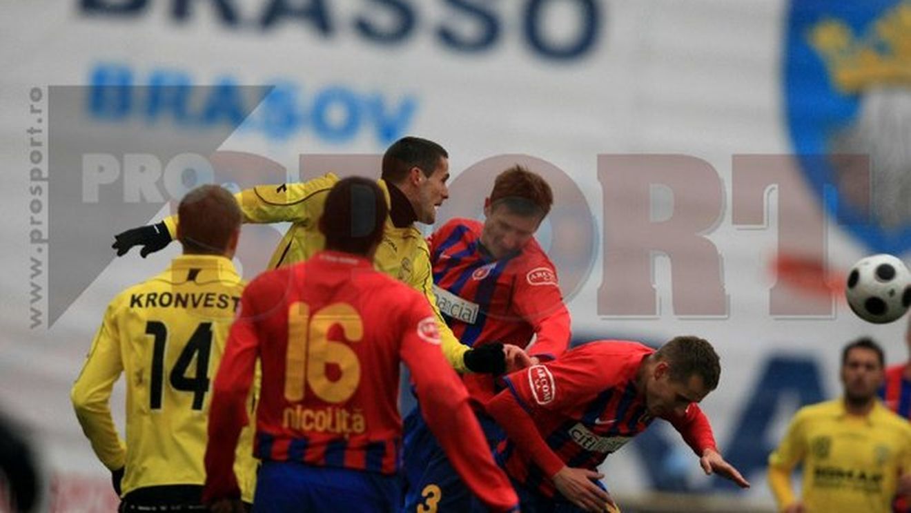 "Nu știu de ce i-am luat pe Szekely și Tiago! Pasează numai la adversar!"