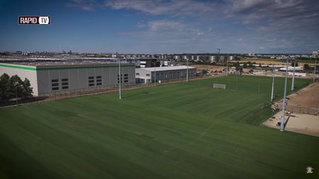 Cum arată terenurile lui Dan Şucu de la Ştefăneşti. Gazonul hibrid a fost montat