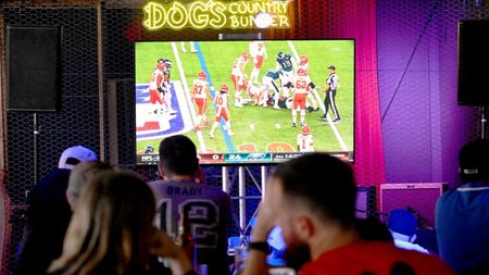 Sumă astronomică pentru 30 de secunde! Cât costă cea mai scumpă reclamă la Super Bowl 2026