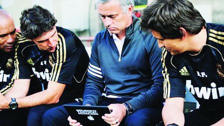 Antrenorii, cei mai mari dușmani ai FIFA!** Regula gândită pentru a evita tertipurile de pe bancă