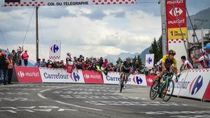 Victorie epică pentru un sloven în Turul Franței. Fabio Aru a pierdut timp în prima etapă de Alpi și a ieșit de pe podium. Chris Froome se distanțează la "general" cu câteva secunde
