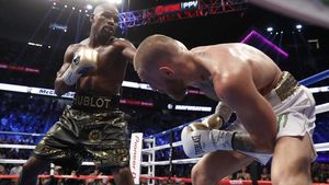 FINAL pentru Mayweather! Anunțul făcut de american după ce l-a spulberat pe McGregor. "Mi-am ales parternerul de Â«dansÂ» potrivit. Le datoram asta fanilor după meciul cu Pacquiao". Mesaj direct pentru irlandez