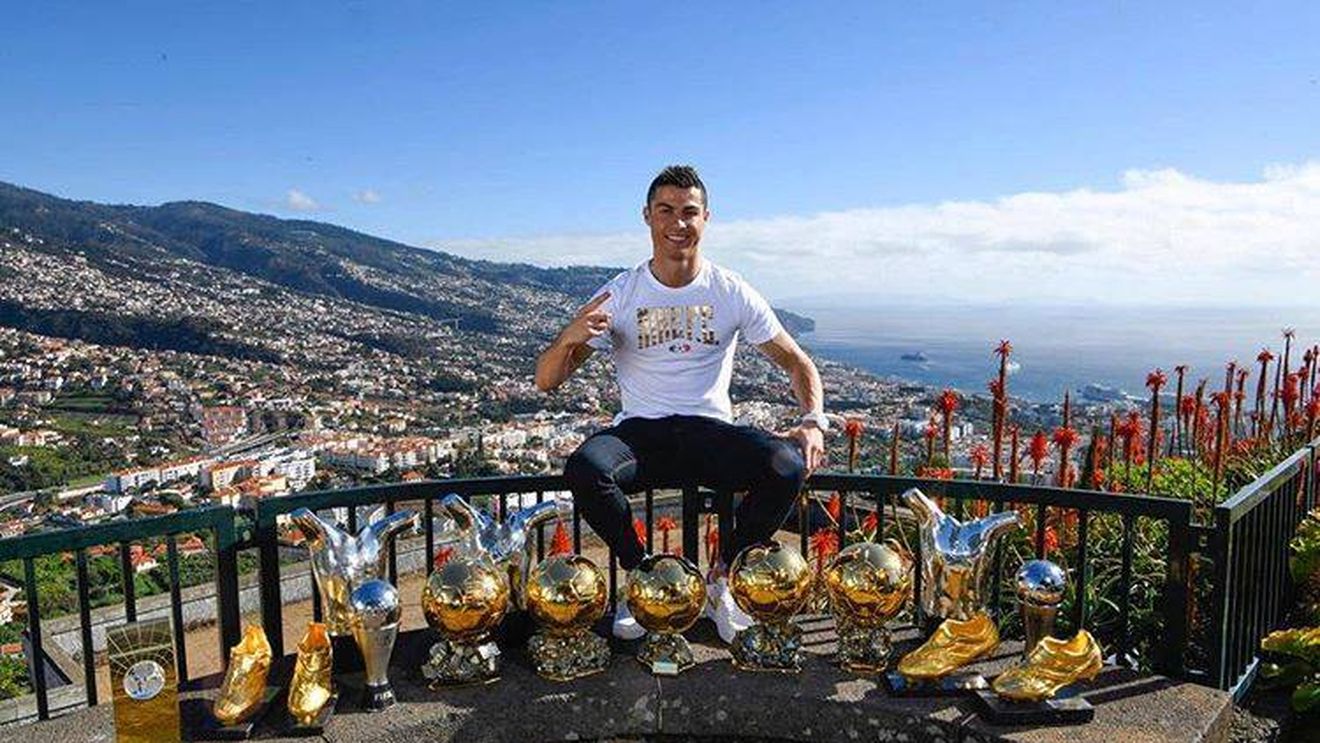Apogeul unei legende: "Când jucam pe străzile din Madeira, visând să ajung în fotbalul mare, nu mi-am imaginat că voi face o asemenea fotografie"
