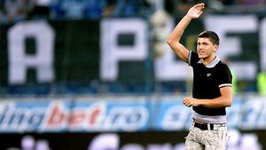 Tănase, prins din nou în ofsaid!** UITE ce brunetă a agățat la petrecerea de după victoria cu Dinamo